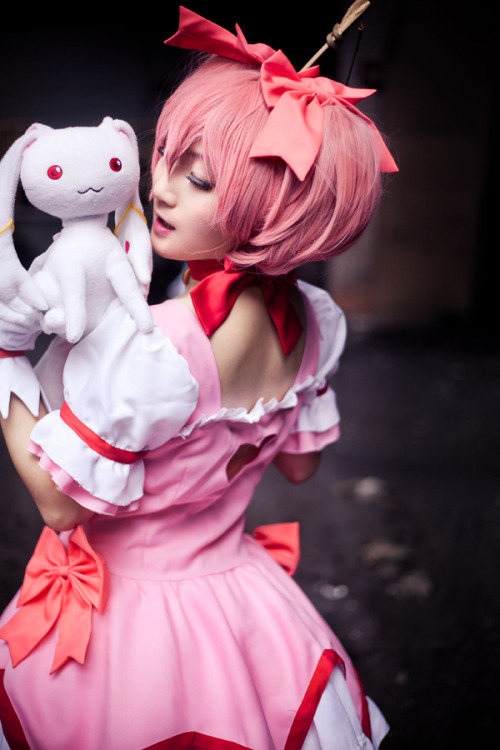 cosplaygen: (via MADOKA_almost home,QB by =hybridre on deviantART)