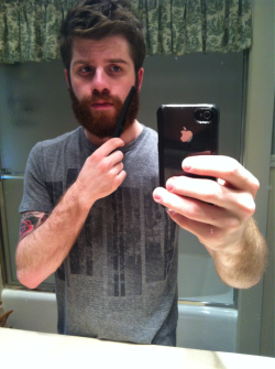 imperiumbarbatus:  simonpeterford: To those who have asked me: Yes, I do comb my beard. 