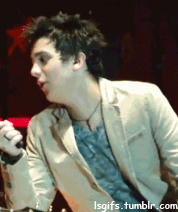 tente não rir, ou pelo menos não sorrir olhando esse gif…  nhac nhac nhac :9
