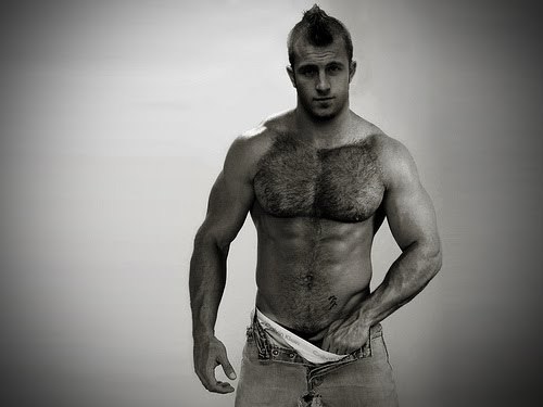 queerrilla:  My dear god, scott caan… peepmycock:  Gotta love ‘Hawaii Five-O’ hottie Scott Caan.  