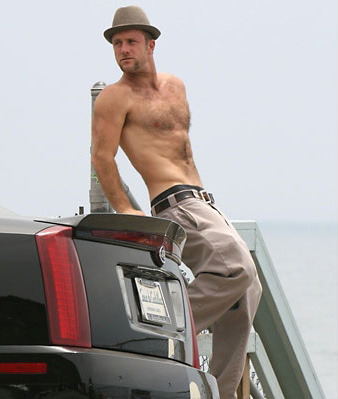 queerrilla:  My dear god, scott caan… peepmycock:  Gotta love ‘Hawaii Five-O’