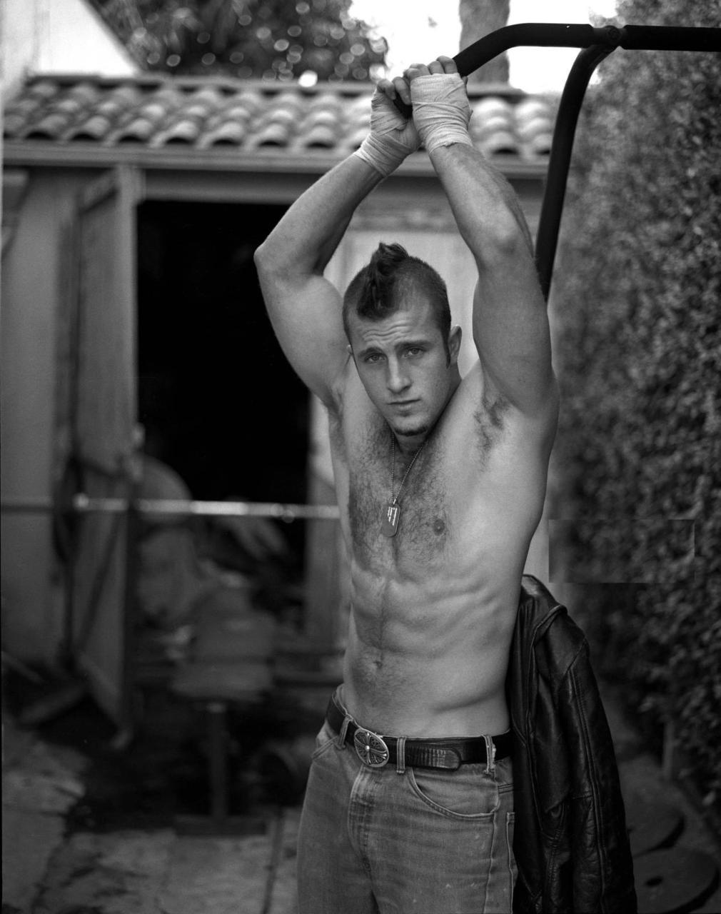 queerrilla:  My dear god, scott caan… peepmycock:  Gotta love ‘Hawaii Five-O’