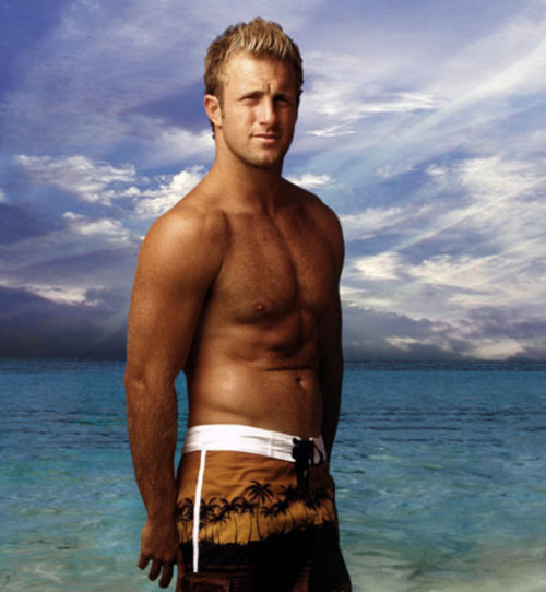 queerrilla:  My dear god, scott caan… peepmycock:  Gotta love ‘Hawaii Five-O’ hottie Scott Caan.  