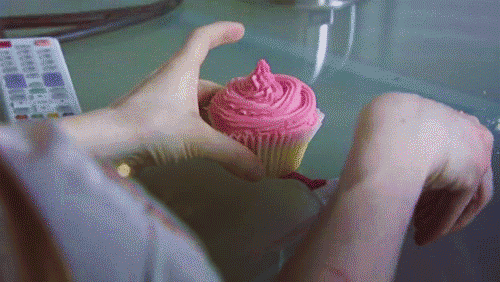 frickative:Jac Naylor does not do cupcakes.