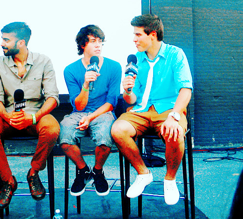 misfitsandco:  Their bromance is so adorable~ 