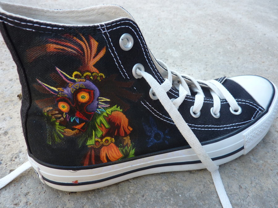brbnerdgasming:  skullkidd:  majorasmight:  Majora Mask Shoes by ~Kiffakitty  OMG