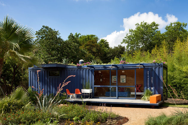 ilikeartalot:  House made out of a shipping container by Poteet Architects 