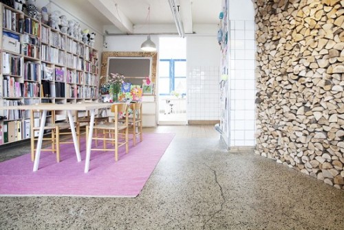 t-e-l-e-p-a-t-h-y:  dietcokeandasmoke:  pefrect carpet  W o o d e n W a l l s 