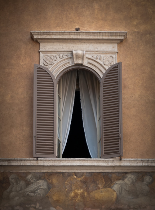 confinedlight: Shutters and Frescos Via di Monserrato, Rome, Italy