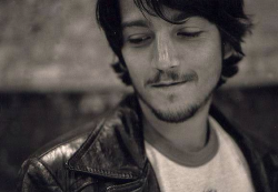 manculture:  fuckyeahethnicmen:  Diego Luna,