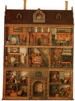 fragilis:  Stromer House   One of the oldest known intact doll houses is in the Germanisches National Museum, Nuremberg, Germany. Known as the Stromer House, because it was presented to the museum by Baron von Stromer, its original owner is unknown,