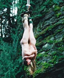 naktivated:  befree-benude:  naked bungee