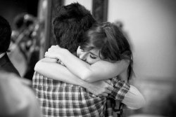  Um abraço pode curar dores que você nem imagina que possam existir.   