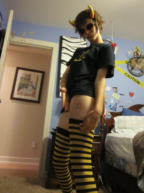 modestmango:sharksandstars:bee2ii gue22 iill reblog thii2… I am the Skanky Sollux. It is me.