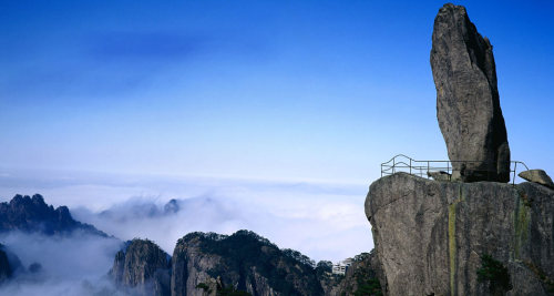 安徽黄山 – Panorama Media/Panorama Stock RF/Photolibrary © (Bing China)