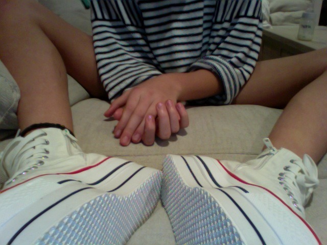 pale-as-fuck:  ♡pretty/pale blog + msg for follow back♡ 