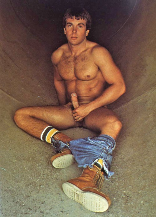 Straight Guy Who Looks at Cock
