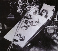 tw0deadboys:  Sarah Bernhardt “Asleep in Her Coffin,” 1882 