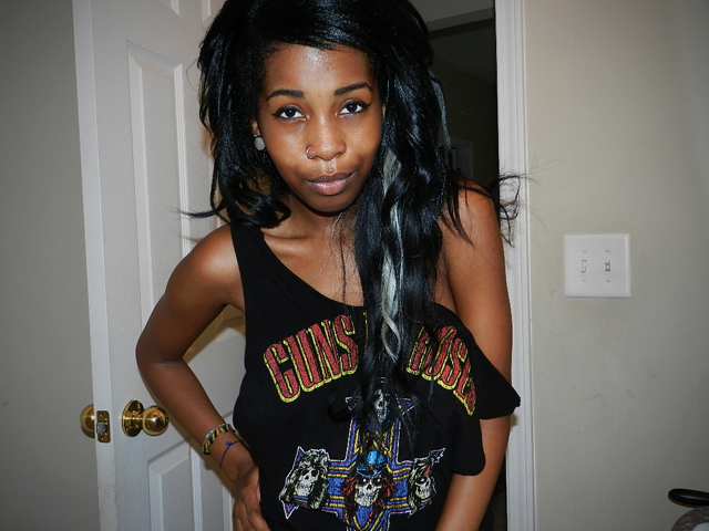 ladyimpaler:  i’m so sweaty! before i went out tonight. 