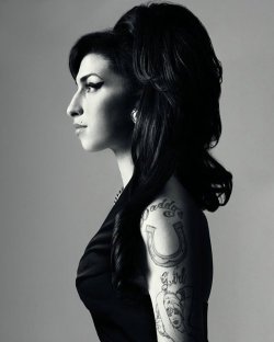 abbeydawn-lavigne:  Singer Amy Winehouse