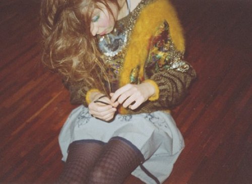 I don’t wanna be the girl who laughs the loudest Or the girl who never wants to be alone I don