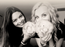 primrosepins:  Scarlett Byrne, Evanna Lynch, and their Pygmy Puffs [x] 