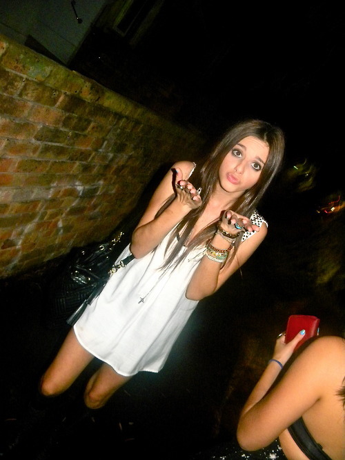 vodkashots-and-glitterpots:  queued x