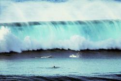 sunsurfer:  Massive Breaker, Hawaii photo via surfline 