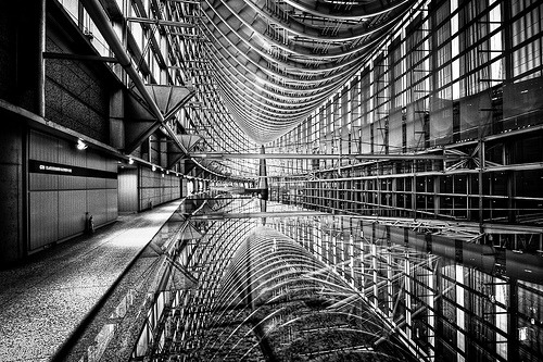 black-and-white:  Inside the belly of the beast (by tokyololas) 