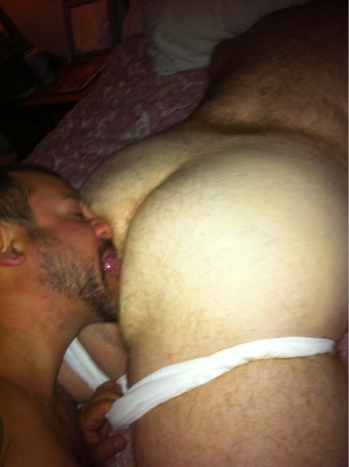 housebearsofatlanta:  hisbear33:  Cousin Tony eating ass right now!! Hot!!  Eat a gingers hole like it’s your last meal