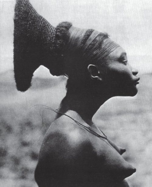 yagazieemezi:Nobosodrou, a Mangbetu woman in the Democratic Republic of the Congo.