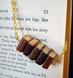 geekymerch:  (via THE STACKS BRACELET Stack of Five Miniature Books by JanDaJewelry) 