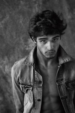 grabyourankles:  Marlon Teixeira 