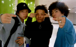 superflyingmonkeyattack:  dicasmor:  they were so young!!! GDYB 4ver  AWW! &lt;3 