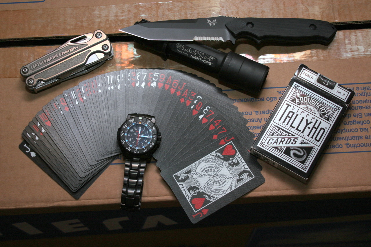 hooker-life:  I want playing cards like that so bad.