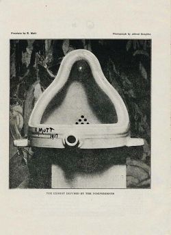 werkaetzchen: caesarsmirror:  ‘Fountain’ by Marcel Duchamp  