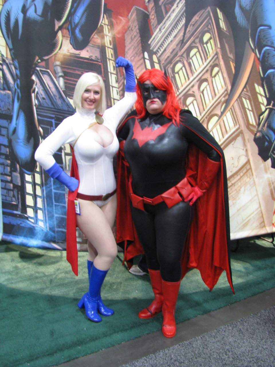 pinkie-pi:  jacquelineofalltrades:  youthandfuckery:  Power Girl and BatwomanSDCC