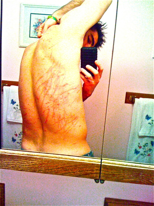 bellalaghostie:  tumblr-afterdark:  “Don’t know if this is what you like, but here are my lovescratches.” Submitted by http://smash-physics.tumblr.com/  !  <3 we should make this happen