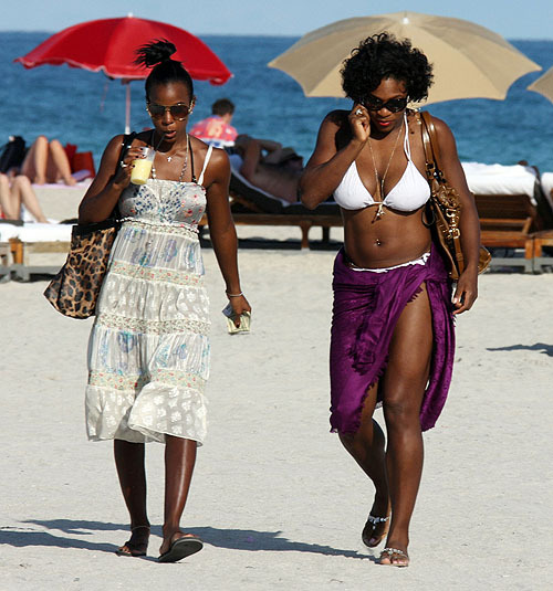 darkskinnedblackbeauty - Kelly Rowland and Serena Williams