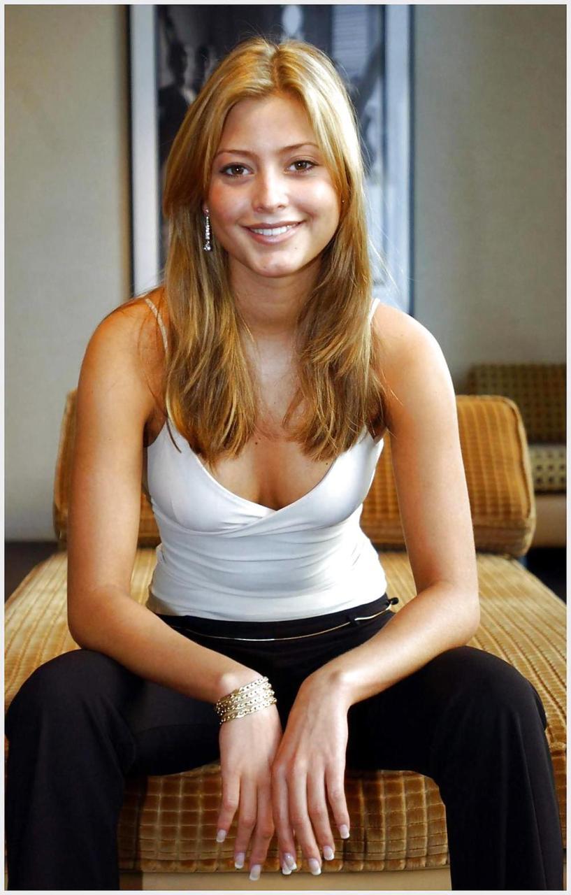 lesbilicious:  Pippa was pleased to see me. We had the whole weekend together. I