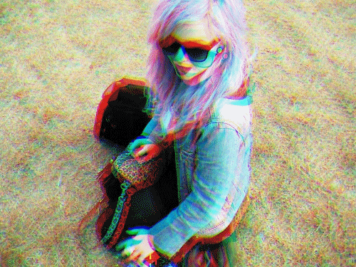  Eu já fui mais simpática, legal, amorosa e confiante. Mas a convivência com certas pessoas só me fez ficar cada vez mais fria, fechada e desconfiada. (ILSB♥) 
