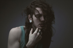 sexyguyswithlonghair:  TAKE A LOOK AT THIS GUY ( ; 