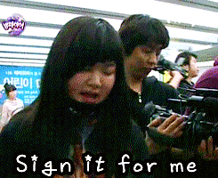   Fangirl who wants to marry to her idol