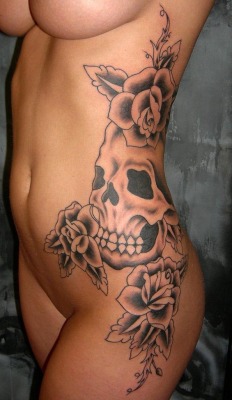 towritelesbiansonherarms:  skull