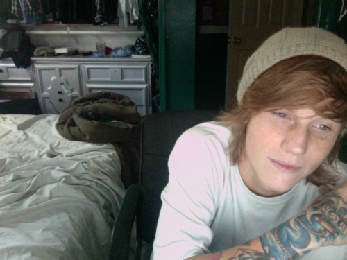 1-800-biotch:  pretty sure you’re really hot and i miss you 