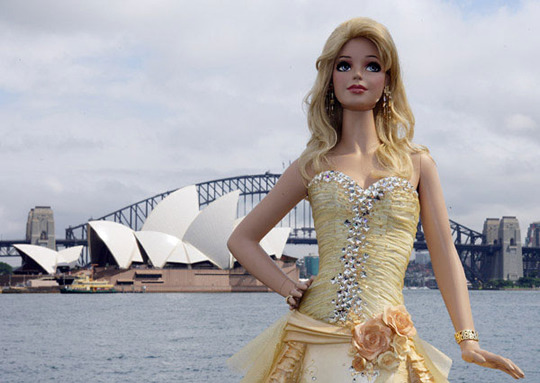 cureempaffu:  pumpumpumkim:  To celebrate Barbie’s 50th birthday, in Sydney, Australia,