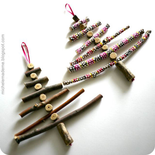 DIY Twiggy Christmas in July. From the same woman who brought you summer wind chimes here. Tutorial 
