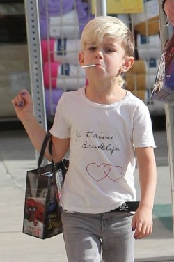 quorious:  thefashionofhislove:  Gwen Stefani is raising such a fabulous gay boy and SHE LOVES IT!    cuuuuute 