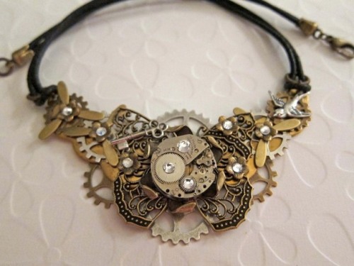 Stunning Steampunk Necklace. By Margo Horowitz found on the B'sue Boutiques&rsquo; site here.