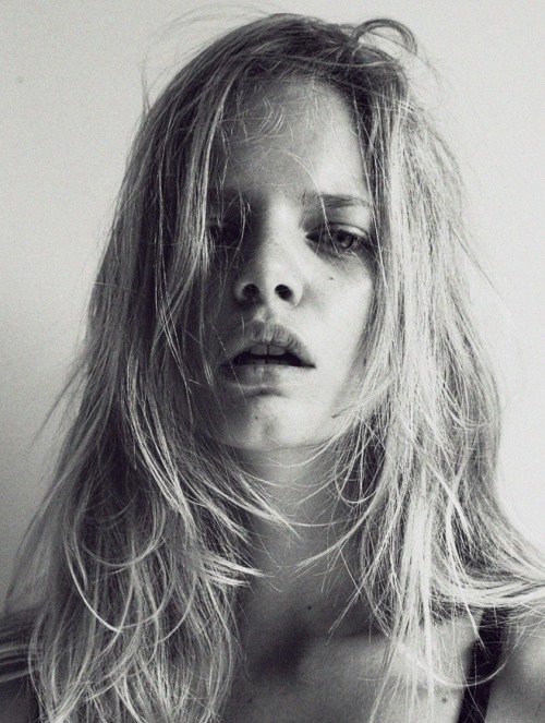 the-liberteens:Marloes Horst by Silja Magg 